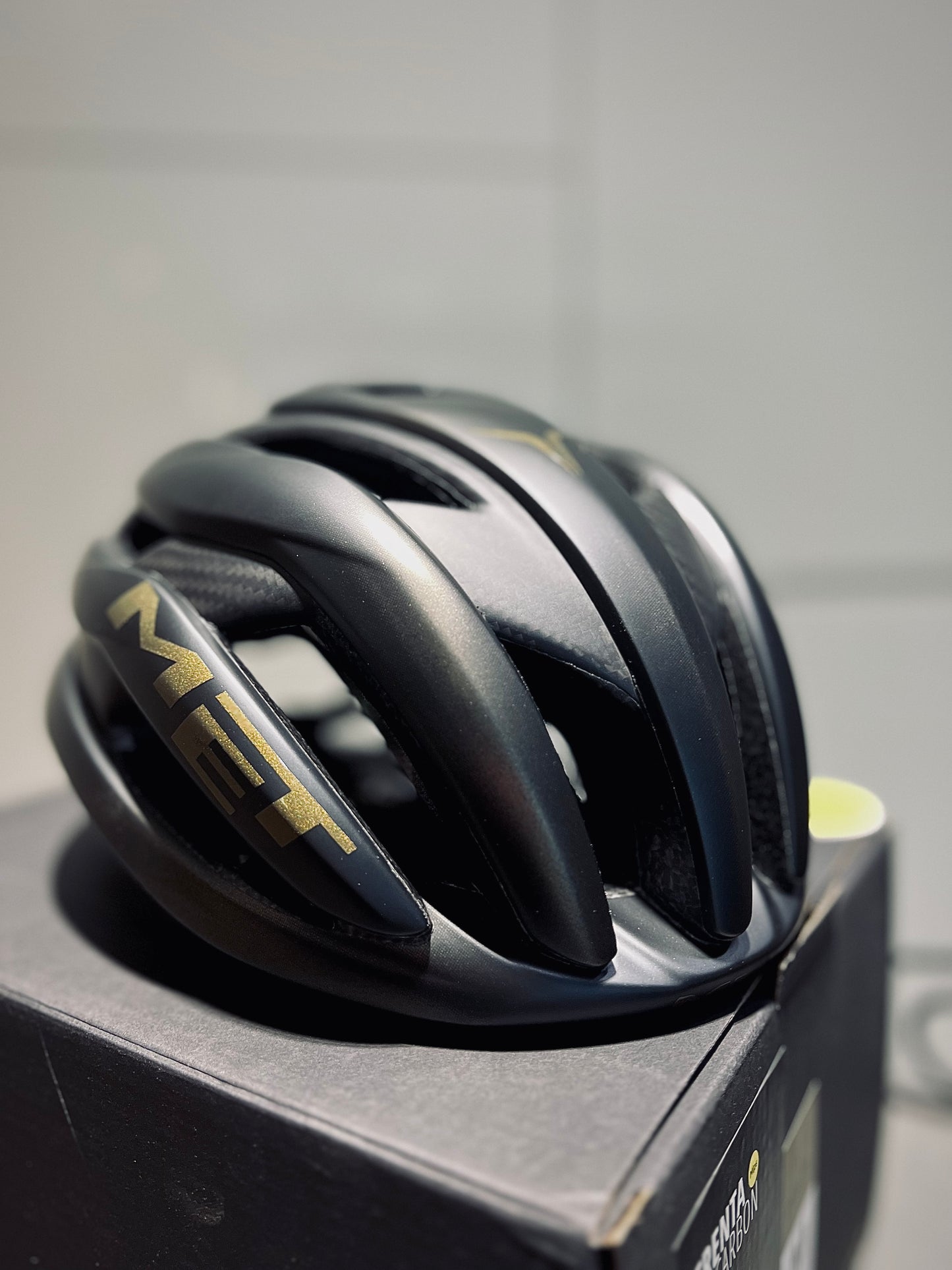 Met Trenta 3K carbon mips CE 公路頭盔 (TADEJ POGACAR BLACK EDITION)
