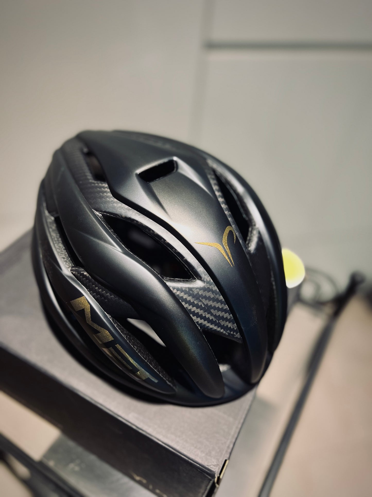 Met Trenta 3K carbon mips CE 公路頭盔 (TADEJ POGACAR BLACK EDITION)